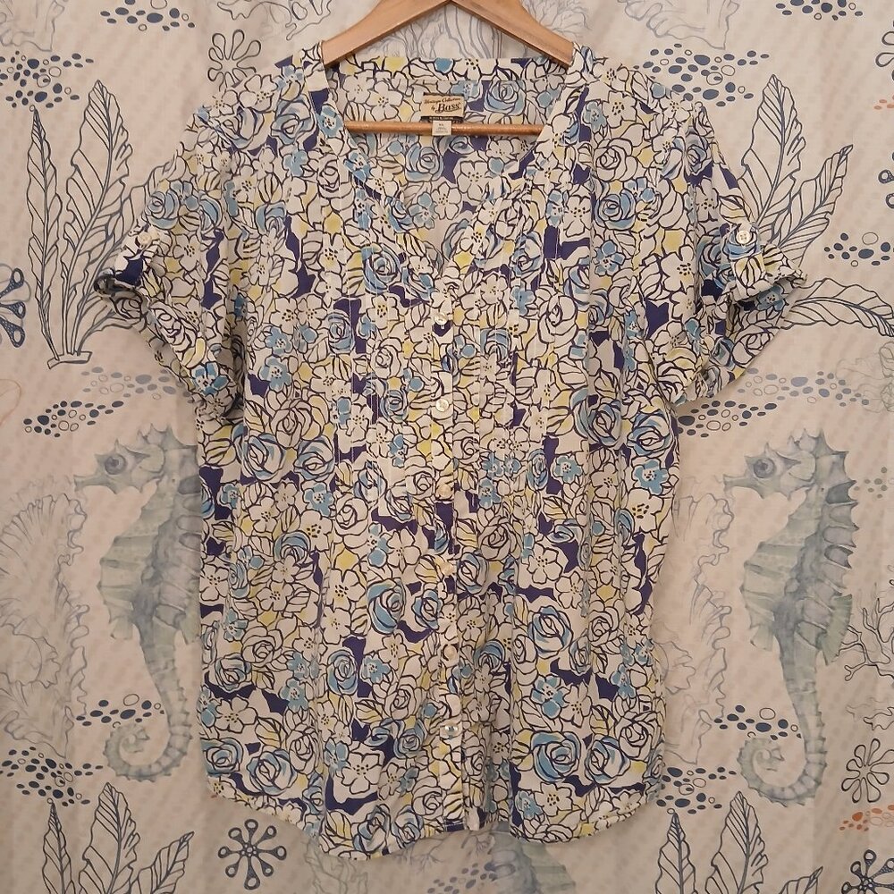 G.H. Bass & Co. Women’s Short-Sleeve Button-Down V-Neck Top XL